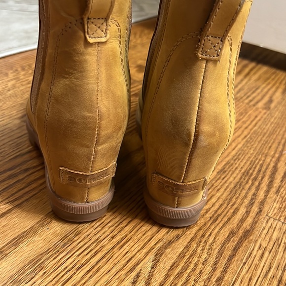 Women's sorel joan of arctic wedge boot. Tan. Camel color size 8 - Picture 2 of 8